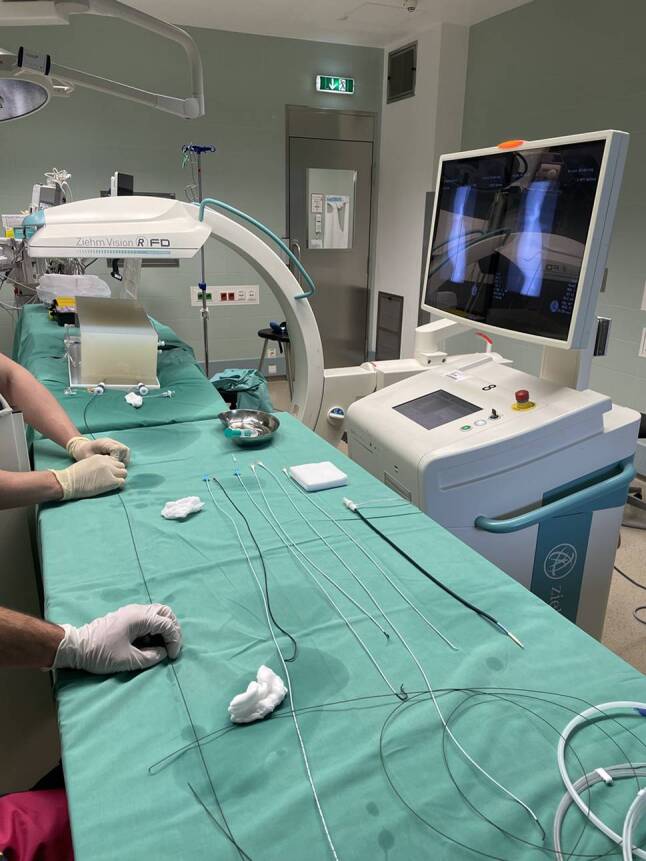 Remote training and evaluation of a simulator-based training course for complex endovascular procedures.