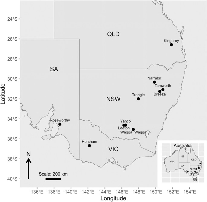 Effect of soil water on flowering and pod-set in chickpea: implications for modelling and managing frost and heat stress