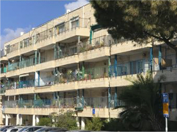 "A picture is worth a thousand words": smoking in multi-unit housing in Israel.