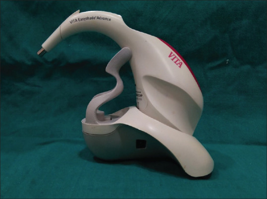 Comparative evaluation and influence of various staining agents on color stability and fluorescence of different esthetic orthodontic wires: An <i>in vitro</i> study.
