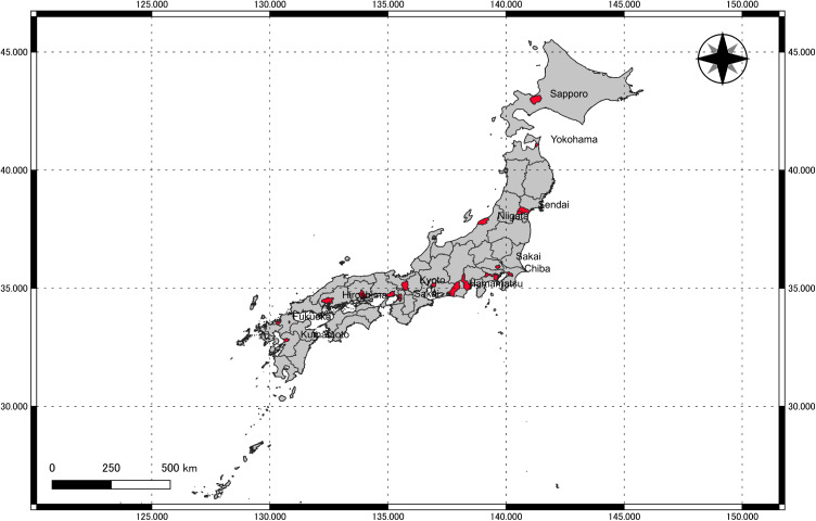 The effect modification of PM<sub>2.5</sub> and ozone on the short-term associations between temperature and mortality across the urban areas of Japan.