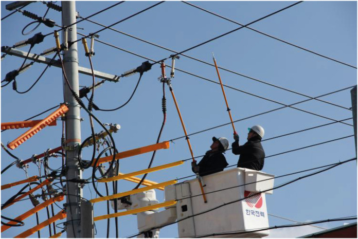 Impact of neck posture and insulating stick use on neck disability in Korean line workers: a cross-sectional study.