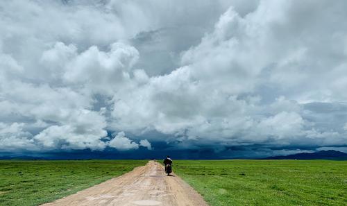 Hybrid rangeland governance: Connecting policies with practices in pastoral China