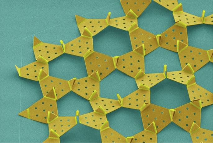 Microscopic metasheet robots learn to walk