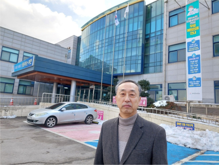 A day in the life of a public health center director in a rural area, Korea.