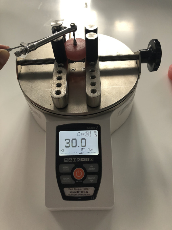 Assessment of removal torque values of anodized abutment screws at different voltages: an in vitro study.