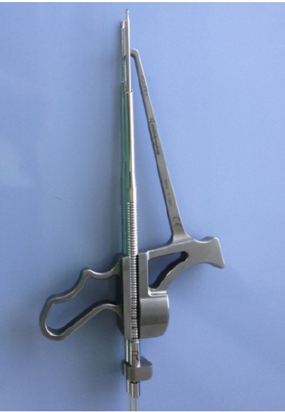 Use of posteroanterior reference guides for bone block or coracoid process transfer in anterior glenohumeral instability: a cadaveric study of the relationship to the suprascapular nerve.
