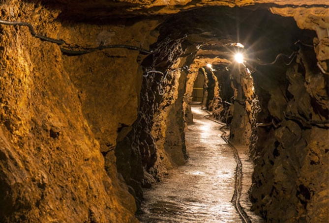 Two-year assessment of radon exposure in the underground tourist route in the Historic Silver Mine in Tarnowskie Góry (Poland).