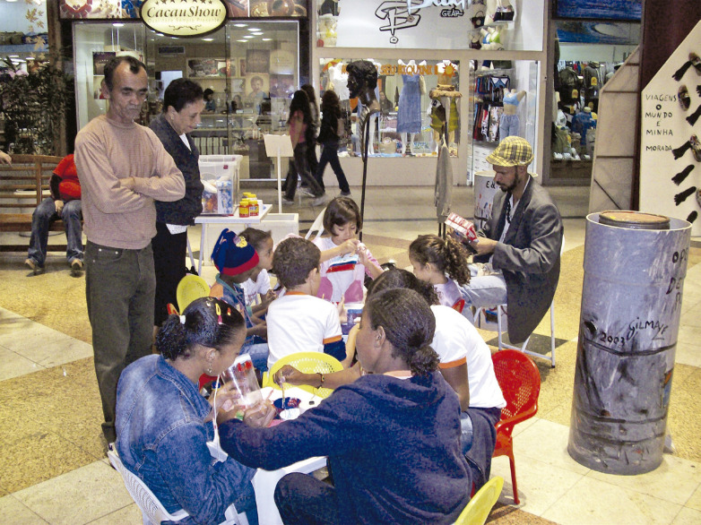 [The Juliano Moreira Colony of Bispo do Rosário relived through the work of Gilmar Ferreira].
