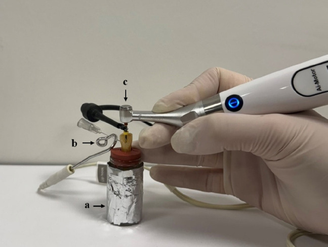 Evaluation of the effects of different file systems and apical functions of integrated endodontic motors on debris extrusion: an ex vivo experimental study.