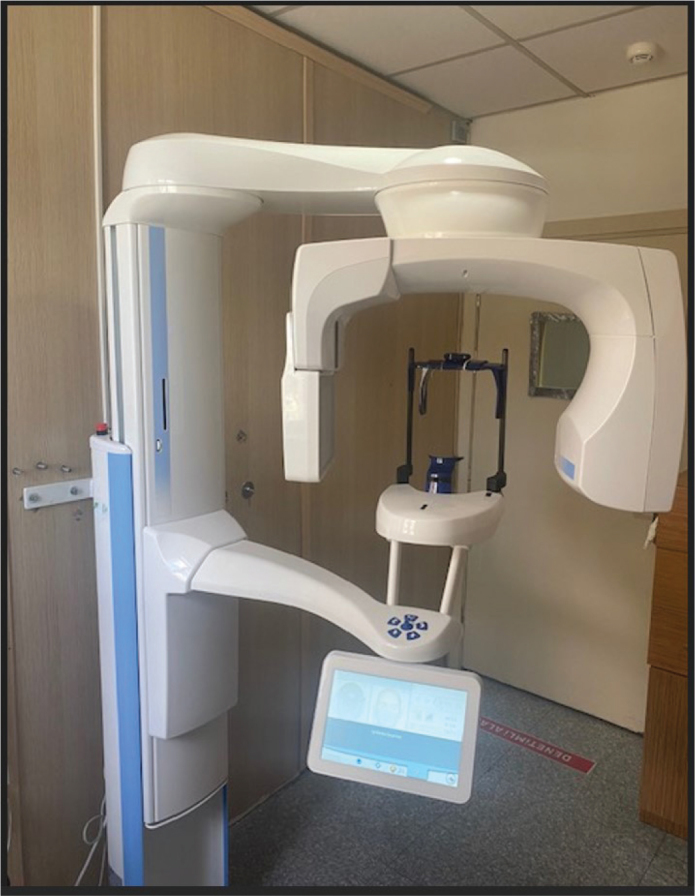 Is the presence of accessory mandibular canals associated with the dimensions of the mandibular canal?