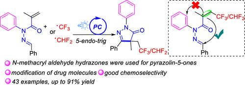 Access to 1-Aryl-pyrazolin-5-ones via Photocatalytic Chemoselective Tri/Difluoromethylation and Cyclization of N-Methacryloyl Aldehyde Hydrazones