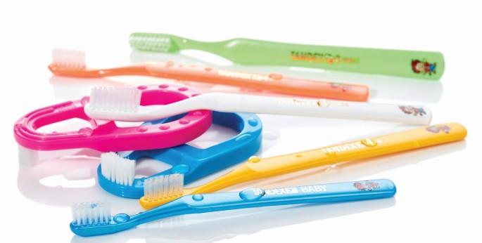 Supporting parents and carers with their children''s oral hygiene