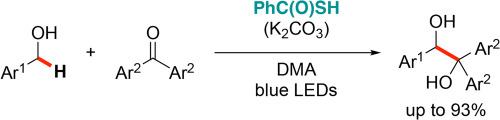 Thiobenzoic acid–catalyzed radical–radical cross–coupling between benzyl alcohols and benzophenones via hydrogen atom transfer