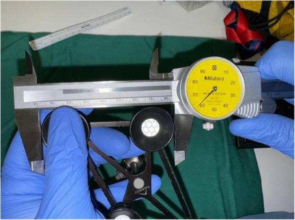 Novel all-intra-incisional pin placement technique in robotic total knee arthroplasty: a safer alternative.