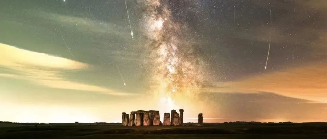 宜许个大愿！巨石阵的流星盛宴、从空间站看极光、希腊悲剧 | 8月科技图片，自然人间