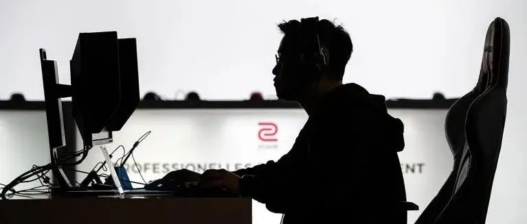 微软用AI创造电子游戏的“沉浸世界”、谷歌手表检测心脏骤停、狗狗眨眼会传染吗？ | Nature Podcast