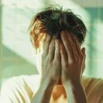 你是遇事就「选择困难症」or「不纠结」？最新Nat. Commun：纠结的核心区域在大脑中杏仁核！其会将概率、奖励、风险拆解重组