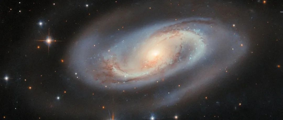 哈勃拍摄到活跃星系核心
