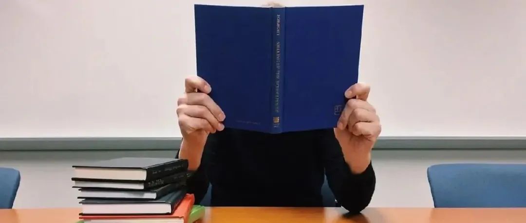 一招解决用AI作弊：手写作答 ; AI机器人独立完成胆囊切除手术 | 科技趣评