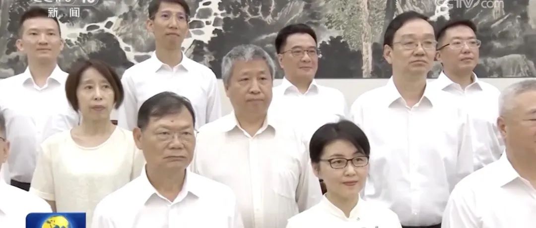 蔡奇看望慰问北戴河暑期休假专家，吴伟仁院士、钱乘旦教授、颜宁院士等参加