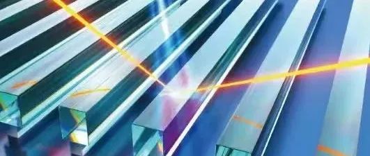 Nature Physics 超快非线性光学与磁振子学