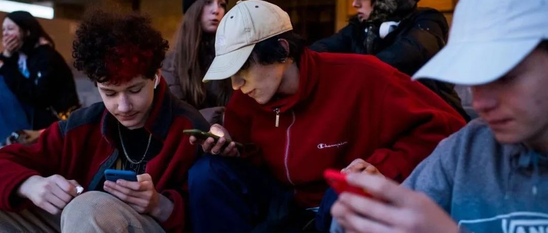 智能手机和社交媒体是损害青少年心理健康的“真凶”？ |《自然》长文