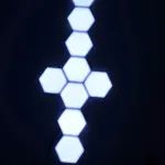 AOM | 应士安及闫寿科联合华工马东阁：HLCT态材料的激发态几何构形平面化以实现高效且低滚降紫外OLED