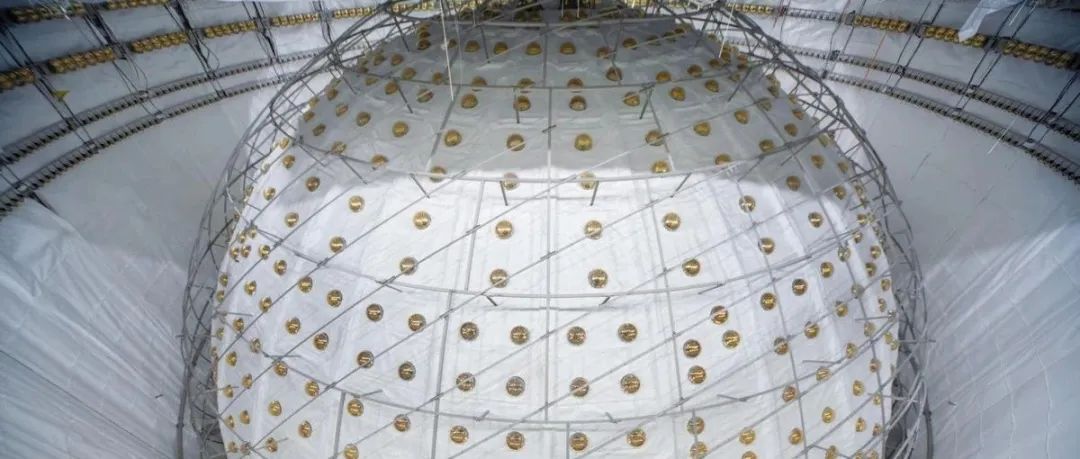 江门中微子实验大科学装置正式运行 对来自太阳、超新星、大气和地球的中微子开展前沿研究 | 人民日报