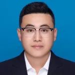 本科毕业于东北农业大学，博士毕业于沈阳农业大学，东北农大副教授以第一作者身份在一区Top期刊上发表研究论文