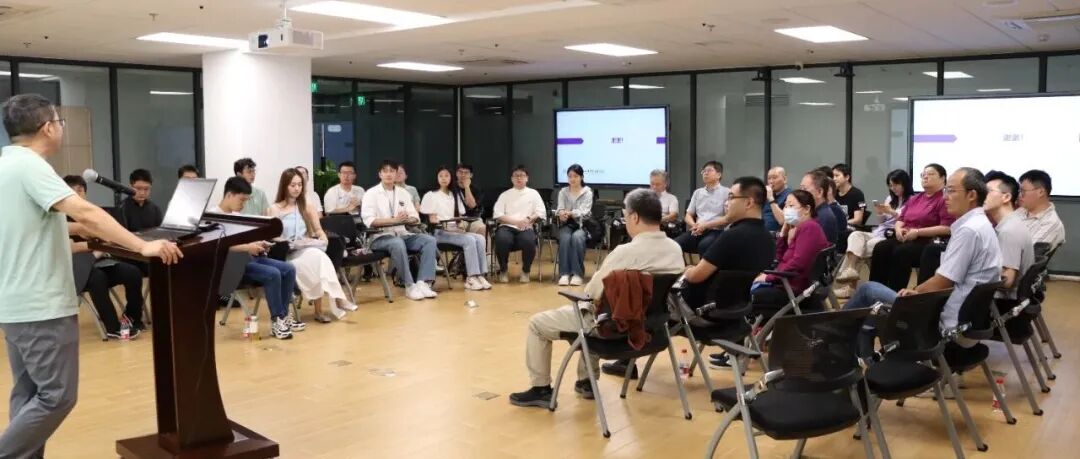 中心举办2025级研究生新生见面会