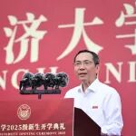 成为智能时代的创新者！同济大学校长杨金龙院士寄语2025级新生