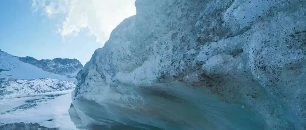【青年学者说】玉龙雪山冰川上的“黑色密码”：这些微小颗粒竟在加速冰川消融？