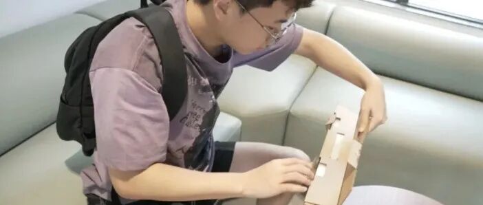 福耀科技大学每位新生收到匿名捐赠笔记本电脑