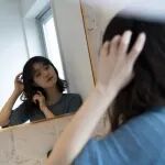 为什么镜子能颠倒左右，却不能颠倒上下？