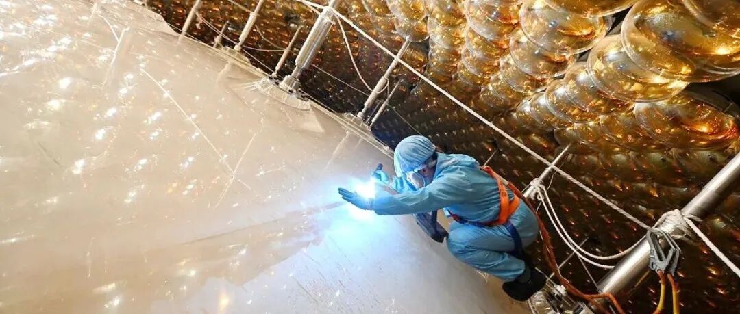 地下700米捕捉“幽灵粒子” 探访超大规模超高精度中微子大科学装置 | 中国纪检监察报
