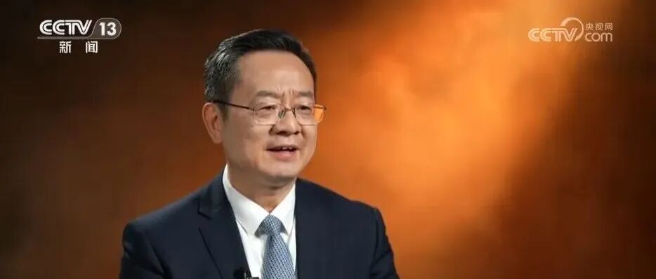 新闻联播 | 【权威访谈】坚持和加强党的全面领导