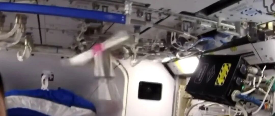 网球拍也能当“天宫课堂”的平替道具？ | 正经玩