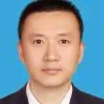 本科毕业于石河子大学，博士毕业于北京大学，石河子大学教授、“天山英才”以通讯作者身份在一区Top期刊上发表研究论文