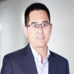 本科毕业于曲阜师范大学，博士毕业于山东大学，山东师范大学泰山学者青年专家以通讯作者身份发表《PNAS》
