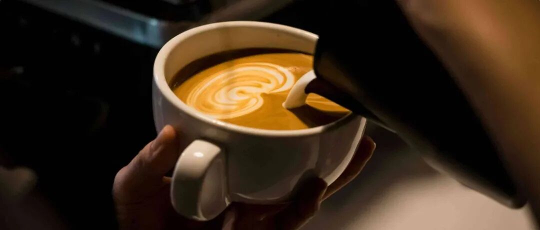 每天几杯咖啡，或许能让这类人延缓衰老、年轻5岁｜9岁、32岁、66岁、83岁，人类大脑的四个转折点｜本周值得读