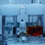 西湖大学孙立成实验室，用一粒糖，做出了100%纯天然塑料