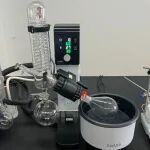 电动升降旋转蒸发仪：LED数显、独立旋钮、一键启停、操作简便、回收效果好