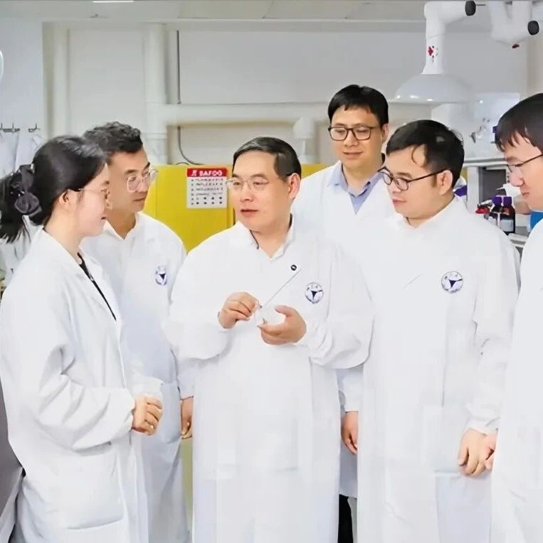 新科院士申有青：在化学世界做解题行动派