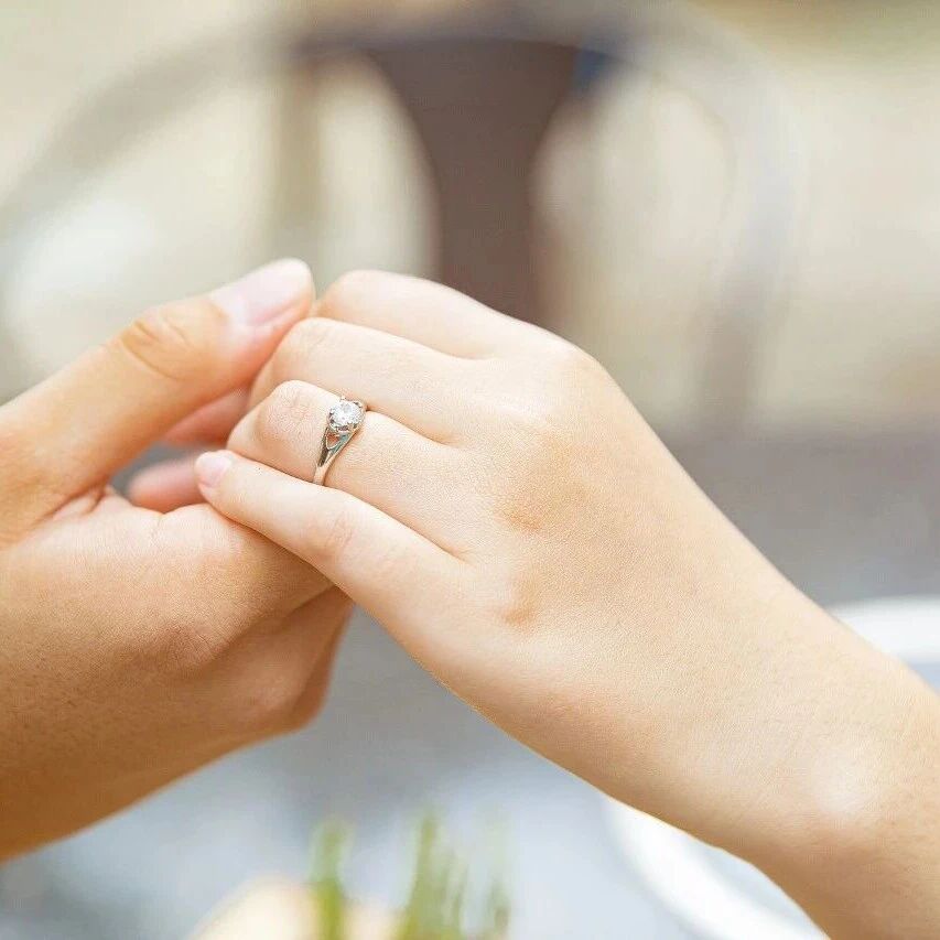另一半爱不爱社交，会影响你的认知功能？我国夫妻十年追踪：妻子多参与高质量社交能提升丈夫认知能力，而丈夫多社交或给妻子“减分”