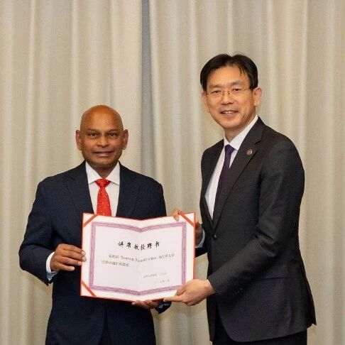 国际著名材料学家西拉姆院士全职加盟清华大学，美团创始人王兴出席聘任仪式