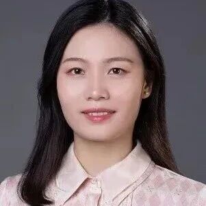 本科毕业于北京林业大学，博士毕业于中科院植物所，研究员以通讯作者身份在Nature子刊（IF=17.6）上发表研究成果