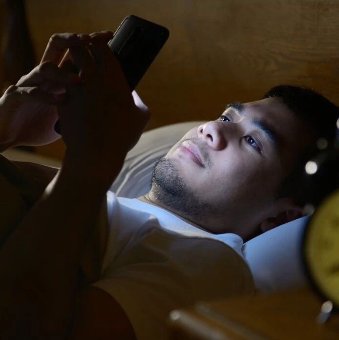 都说8小时是最佳睡眠时长，那我天天1点睡9点起，能保持健康吗？
