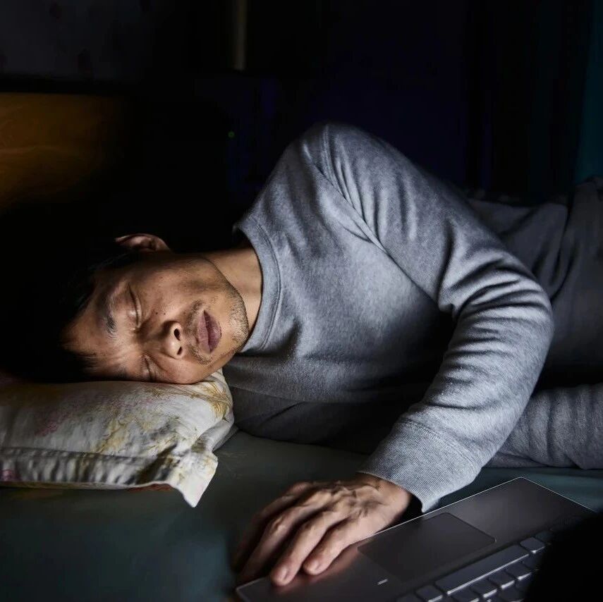 熬夜后千万别做这件事，等于“作死”！很多人不知道，这会可能正在做