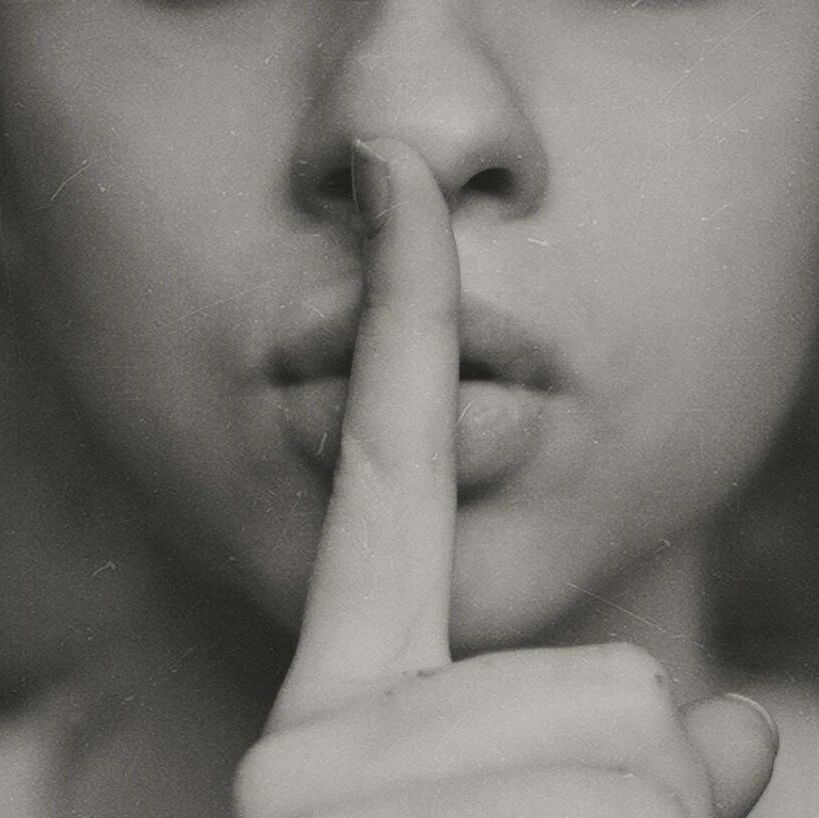 盯眼睛没用？研究发现这么做反而更容易被骗｜科学60秒